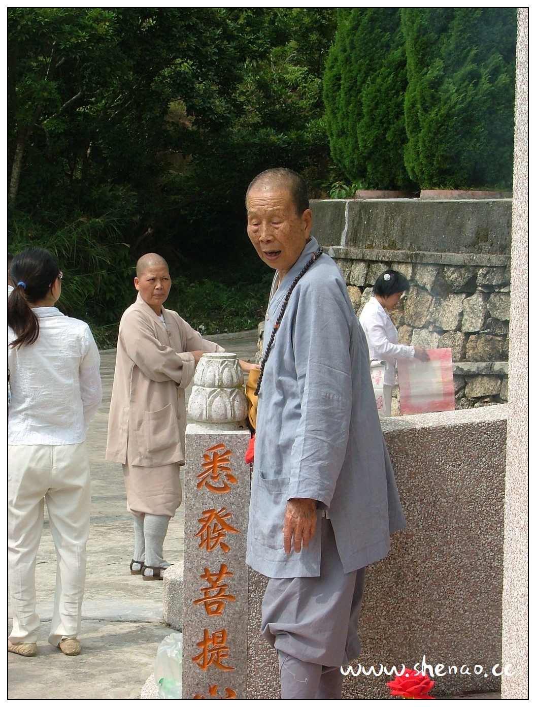 拍摄于2003年1月1日南山寺普同塔 拍摄于2003年1月1日南山寺普同塔